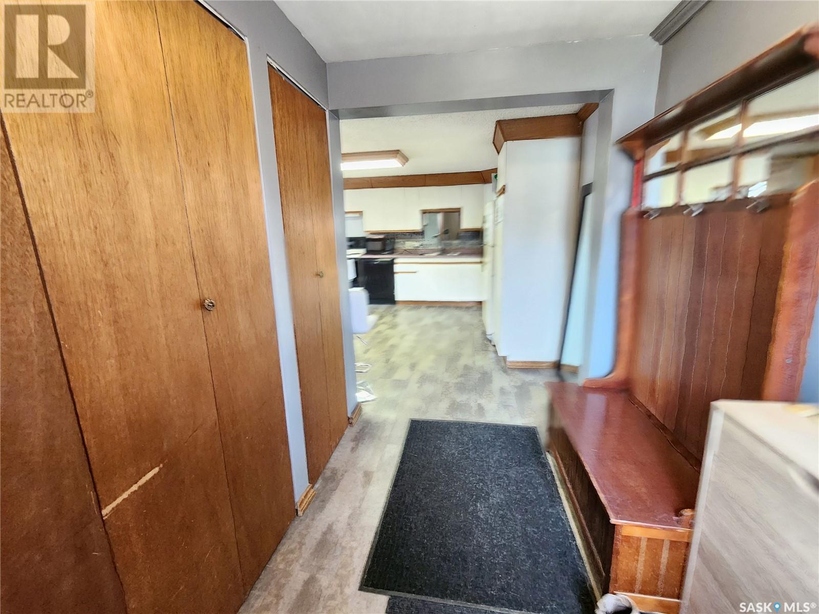 214 Government Road S, Weyburn, Saskatchewan  S4H 2A5 - Photo 2 - SK002857
