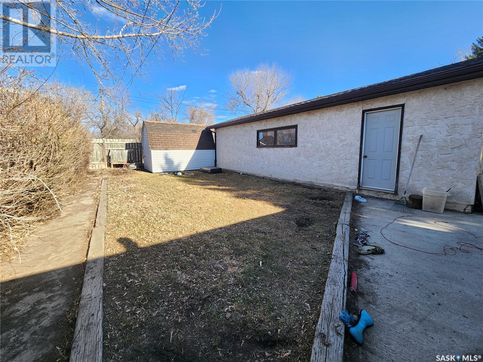 214 Government Road S, Weyburn, Saskatchewan  S4H 2A5 - Photo 26 - SK002857