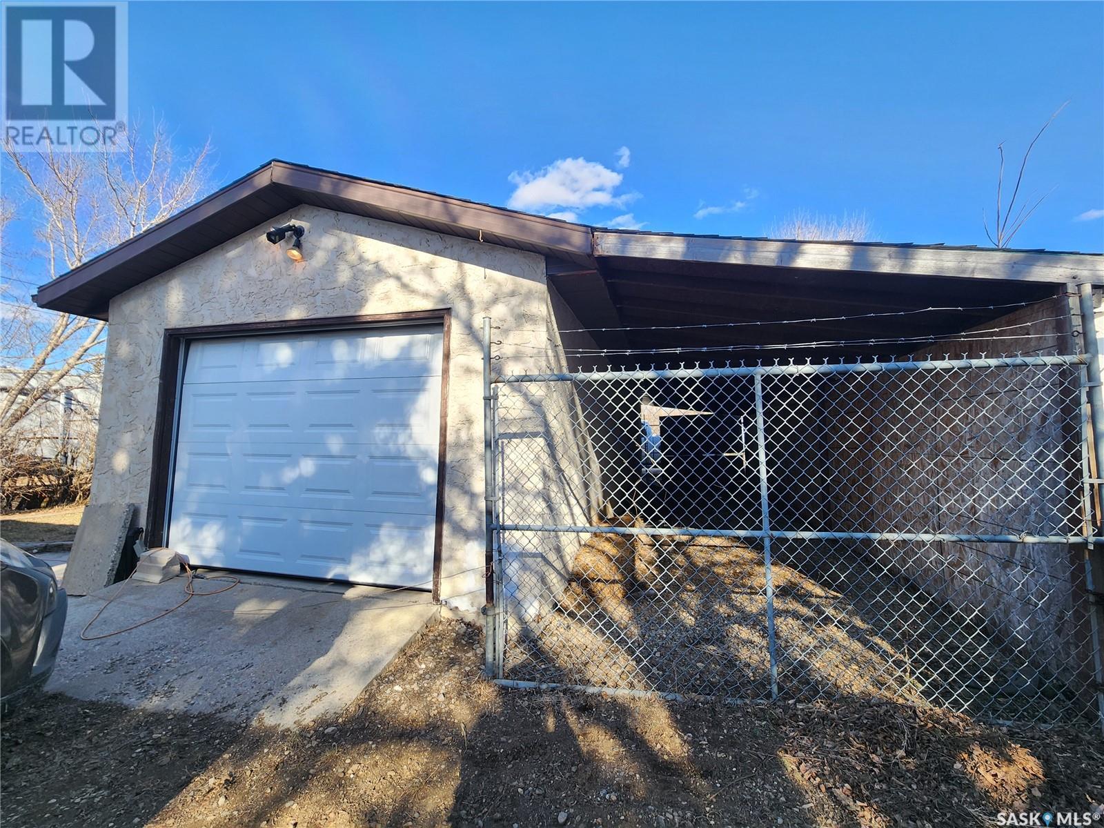 214 Government Road S, Weyburn, Saskatchewan  S4H 2A5 - Photo 28 - SK002857