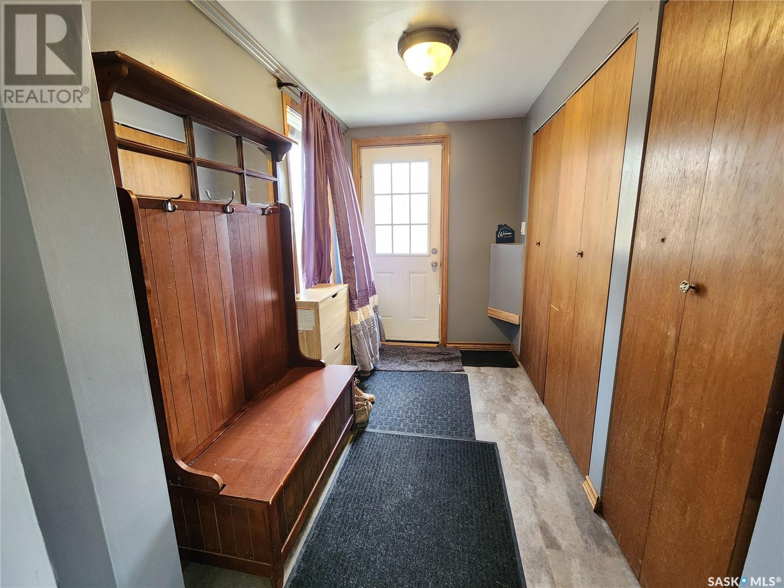214 Government Road S, Weyburn, Saskatchewan  S4H 2A5 - Photo 3 - SK002857
