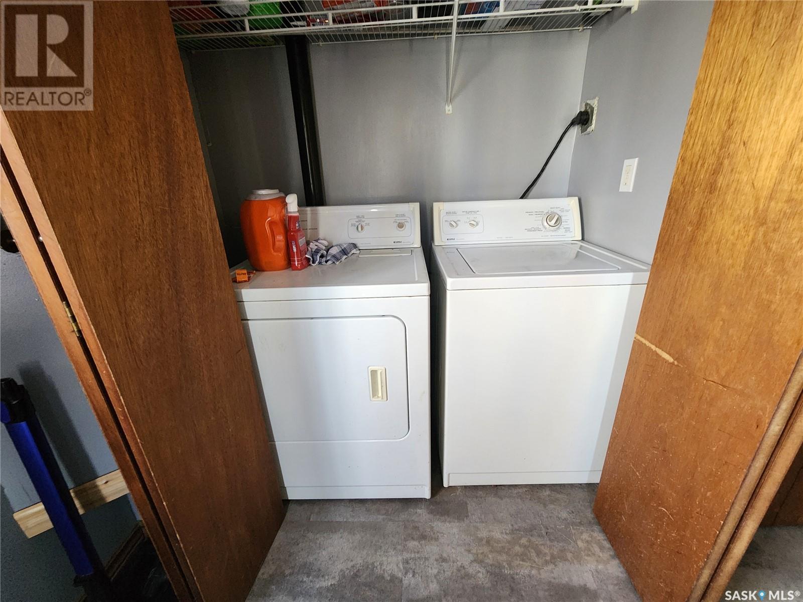 214 Government Road S, Weyburn, Saskatchewan  S4H 2A5 - Photo 4 - SK002857