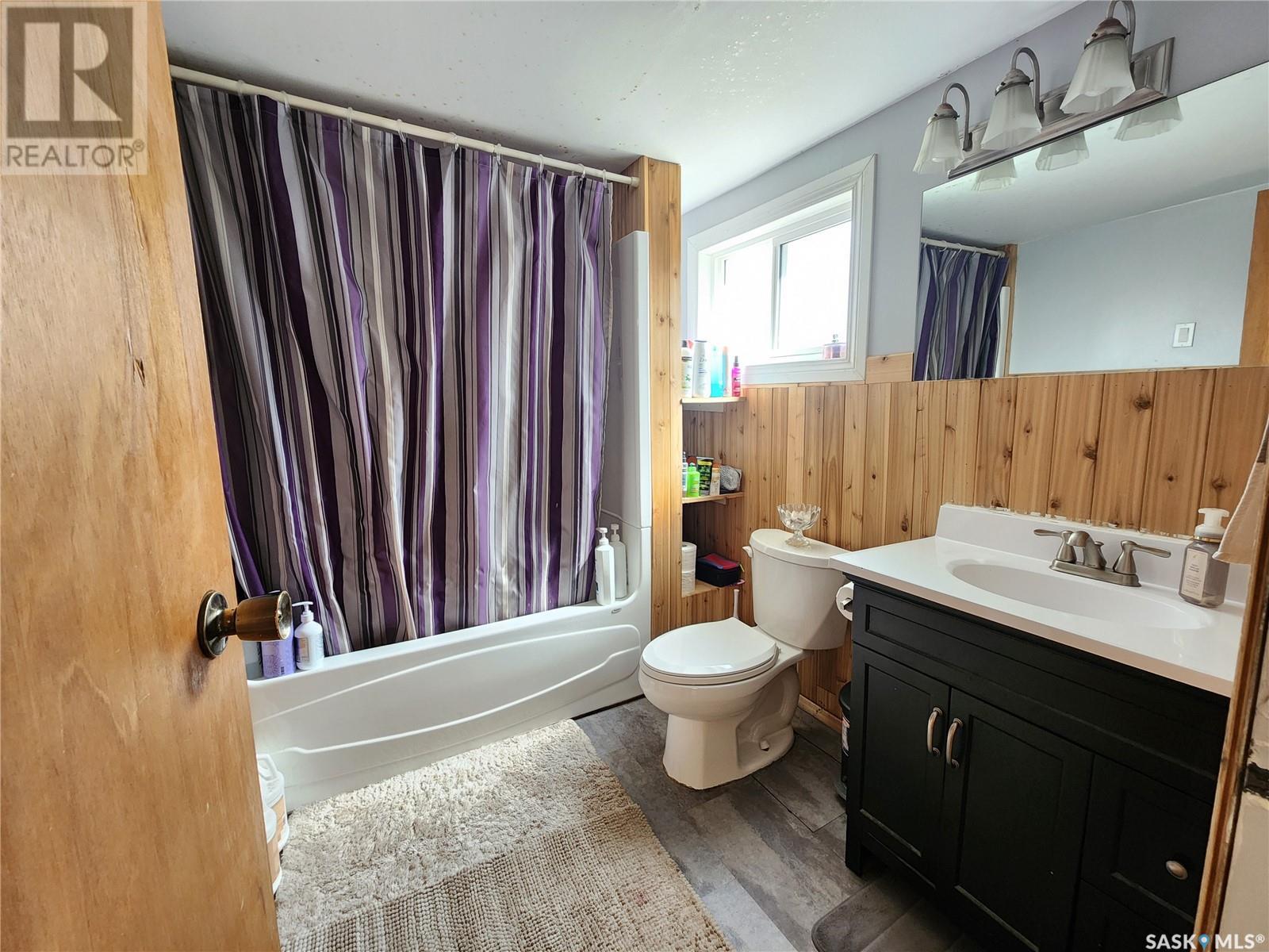214 Government Road S, Weyburn, Saskatchewan  S4H 2A5 - Photo 8 - SK002857