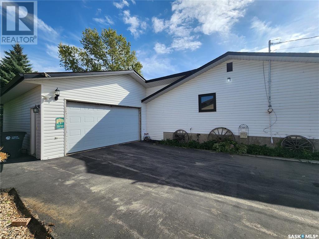 305 9th Avenue, Broadview, Saskatchewan  S0G 0K0 - Photo 4 - SK002854