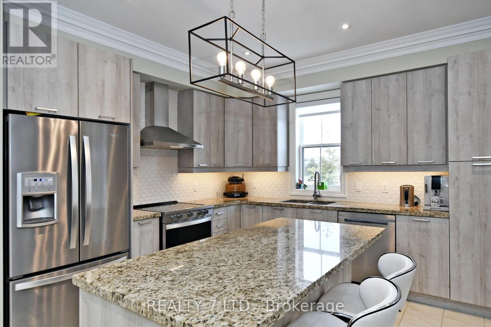 53 Aberdeen Lane S, Niagara-On-The-Lake, Ontario  L0S 1J0 - Photo 9 - X12085083