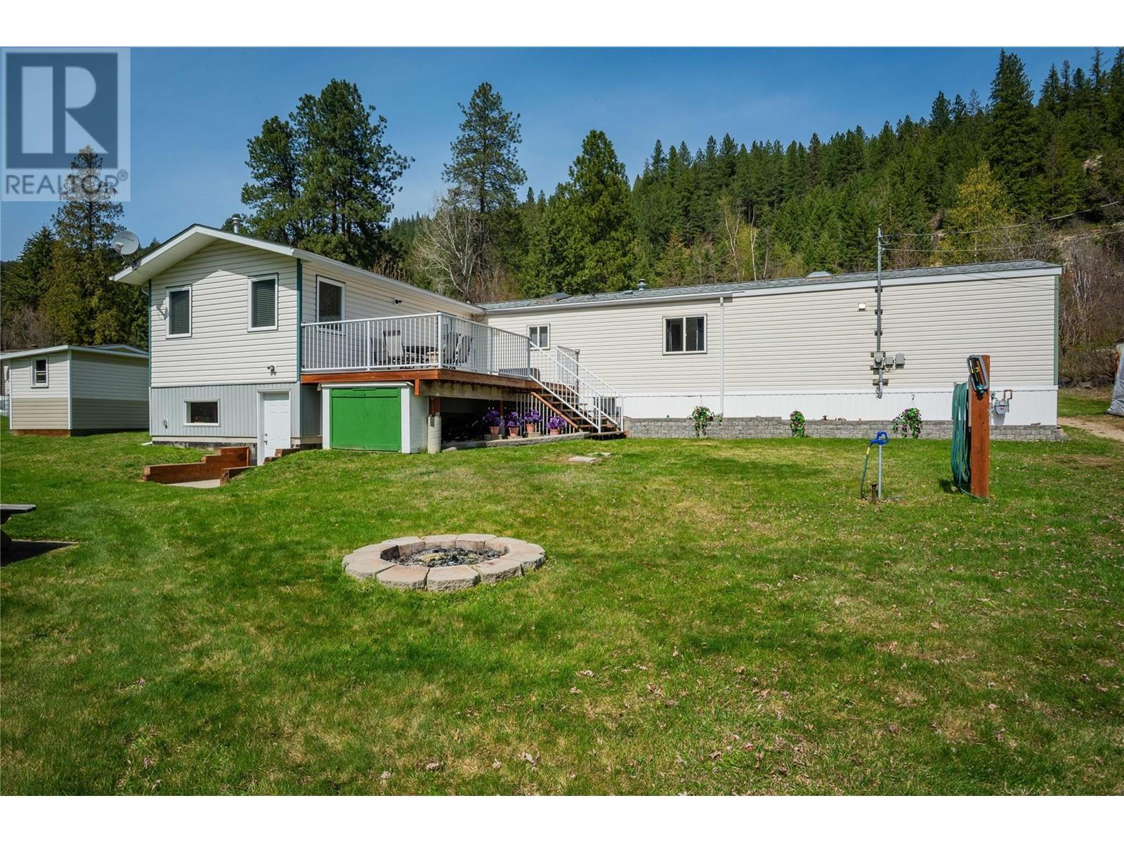 3367 Upper Levels Road, Robson, British Columbia  V0G 1X0 - Photo 1 - 10341342