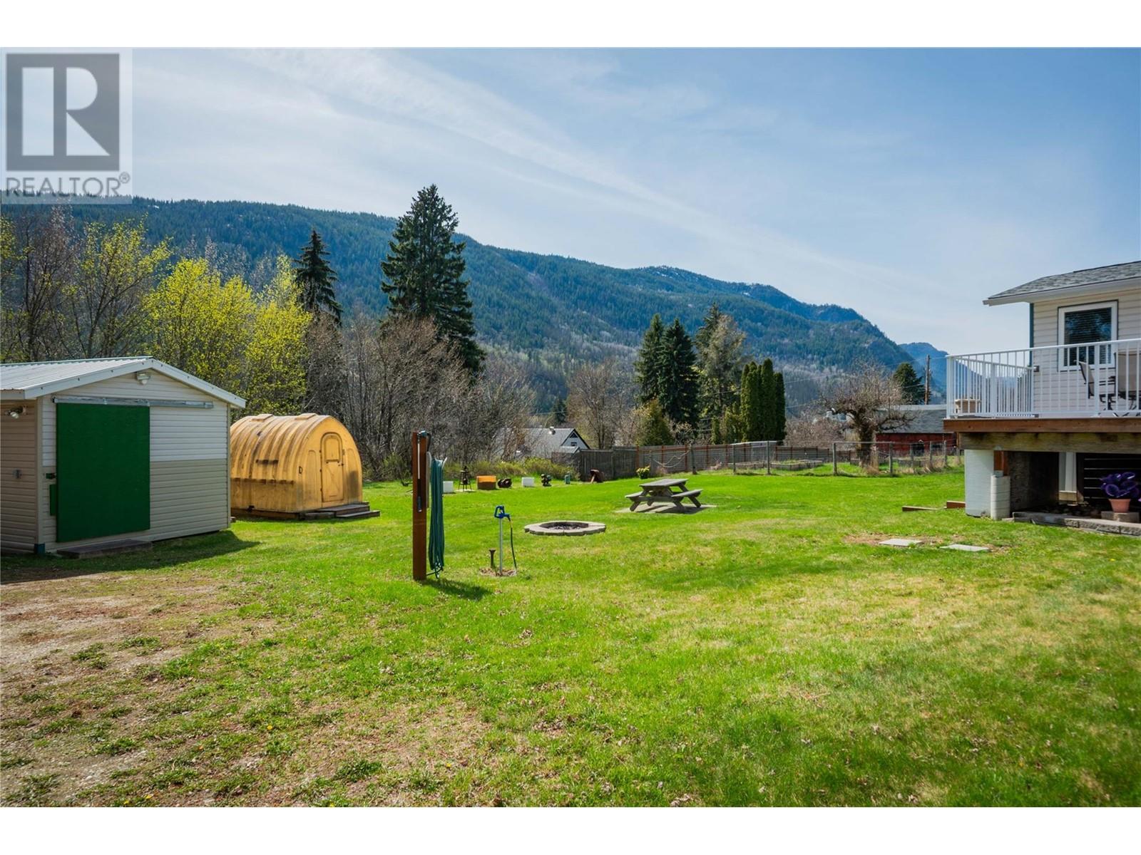 3367 Upper Levels Road, Robson, British Columbia  V0G 1X0 - Photo 11 - 10341342