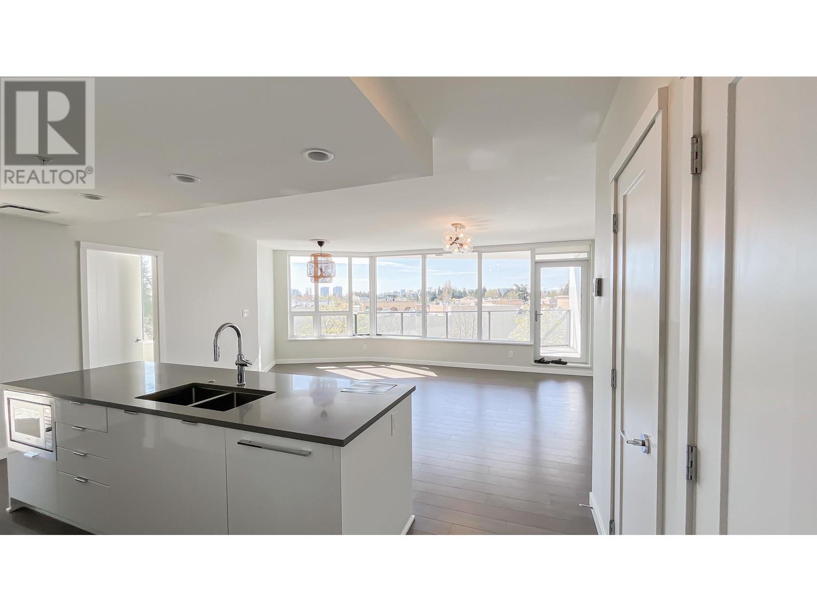 Listing Picture 7 of 24 : 416 3699 SEXSMITH ROAD, Richmond / 烈治文 - 魯藝地產 Yvonne Lu Group - MLS Medallion Club Member