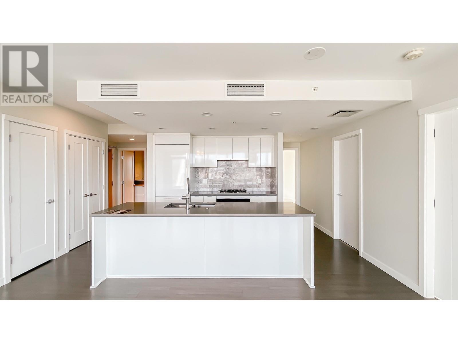 Listing Picture 5 of 24 : 416 3699 SEXSMITH ROAD, Richmond / 烈治文 - 魯藝地產 Yvonne Lu Group - MLS Medallion Club Member