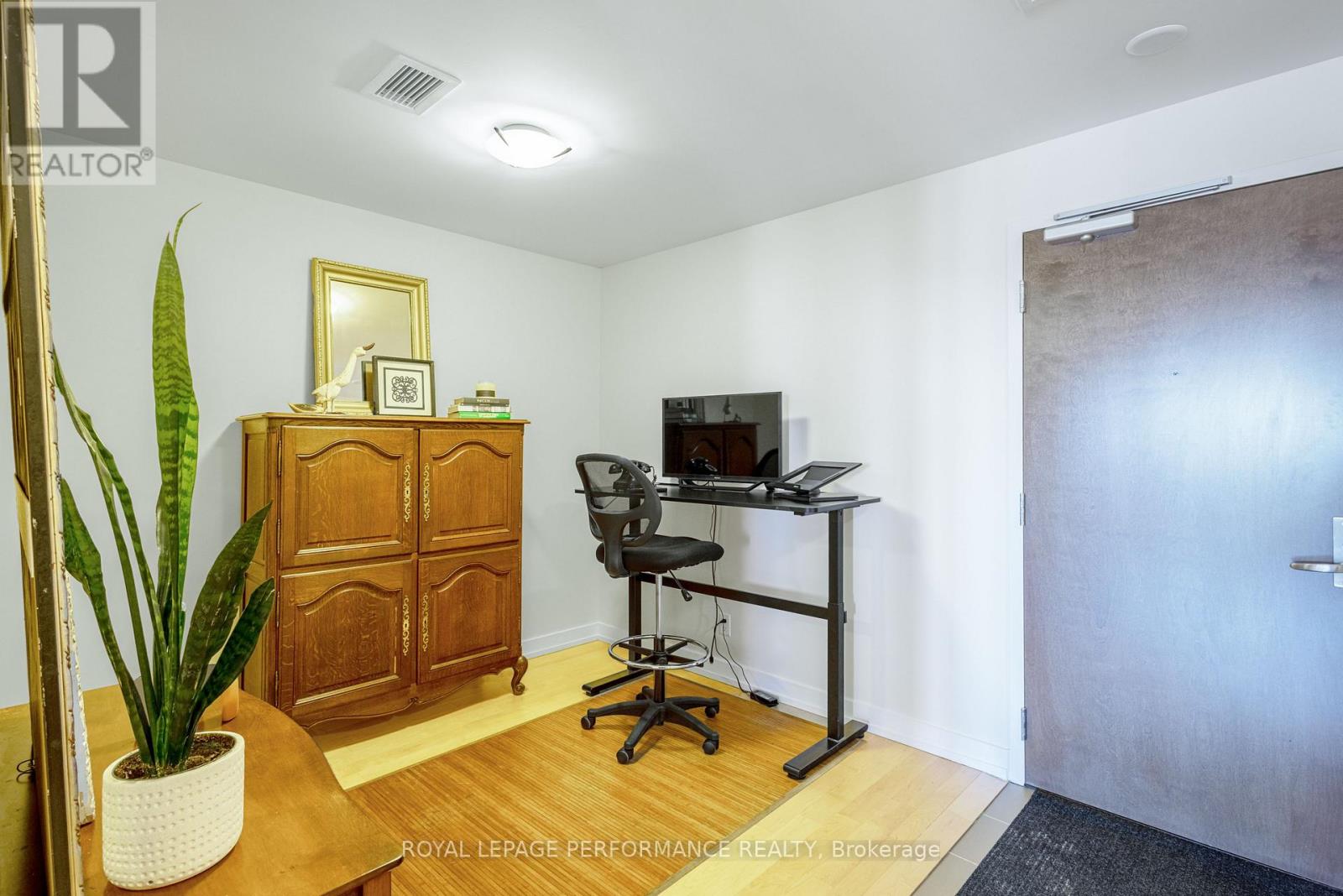 Property at 1001 - 330 TITAN PRIVATE image 5