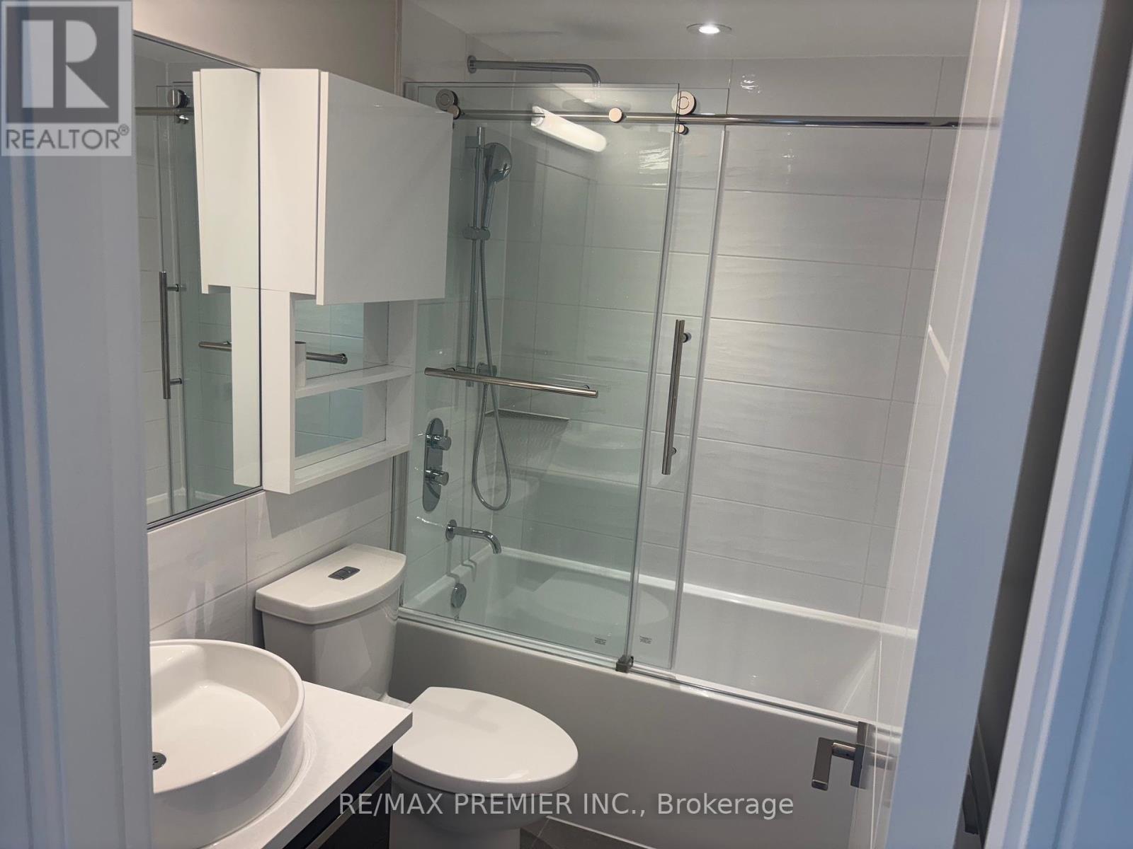 408 - 11 Walmer Road, Toronto, Ontario  M5R 2R5 - Photo 10 - C12085121