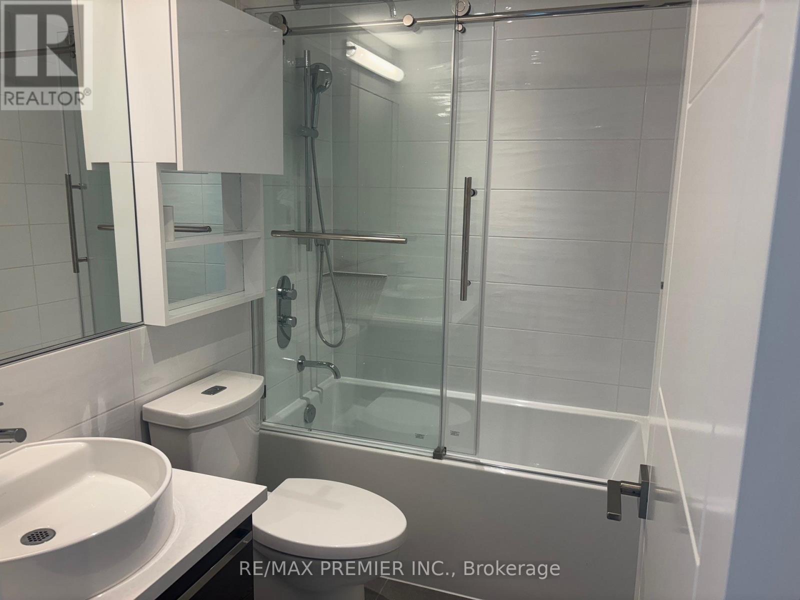 408 - 11 Walmer Road, Toronto, Ontario  M5R 2R5 - Photo 9 - C12085121