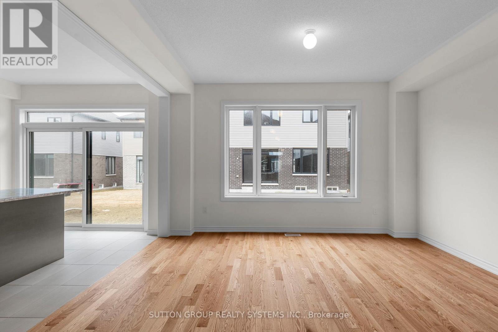 195 Terry Fox Drive, Barrie, Ontario  L9J 0W6 - Photo 4 - S12085103