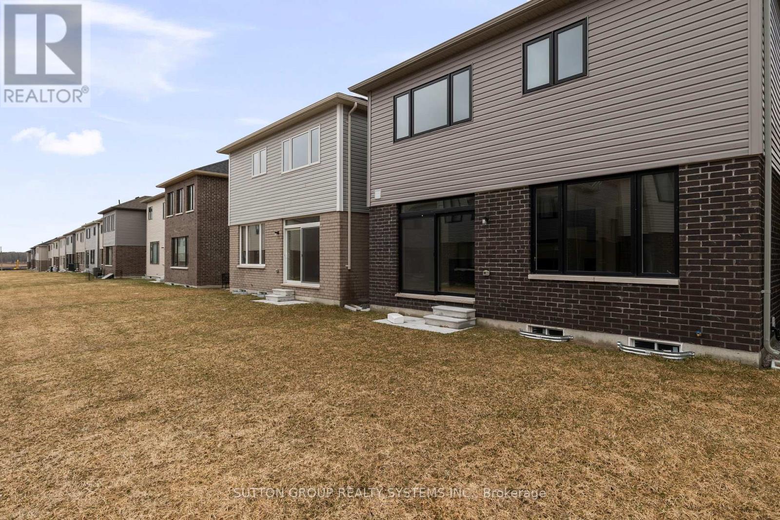 42 Rochester Drive, Barrie, Ontario  L9S 2Z8 - Photo 13 - S12085118