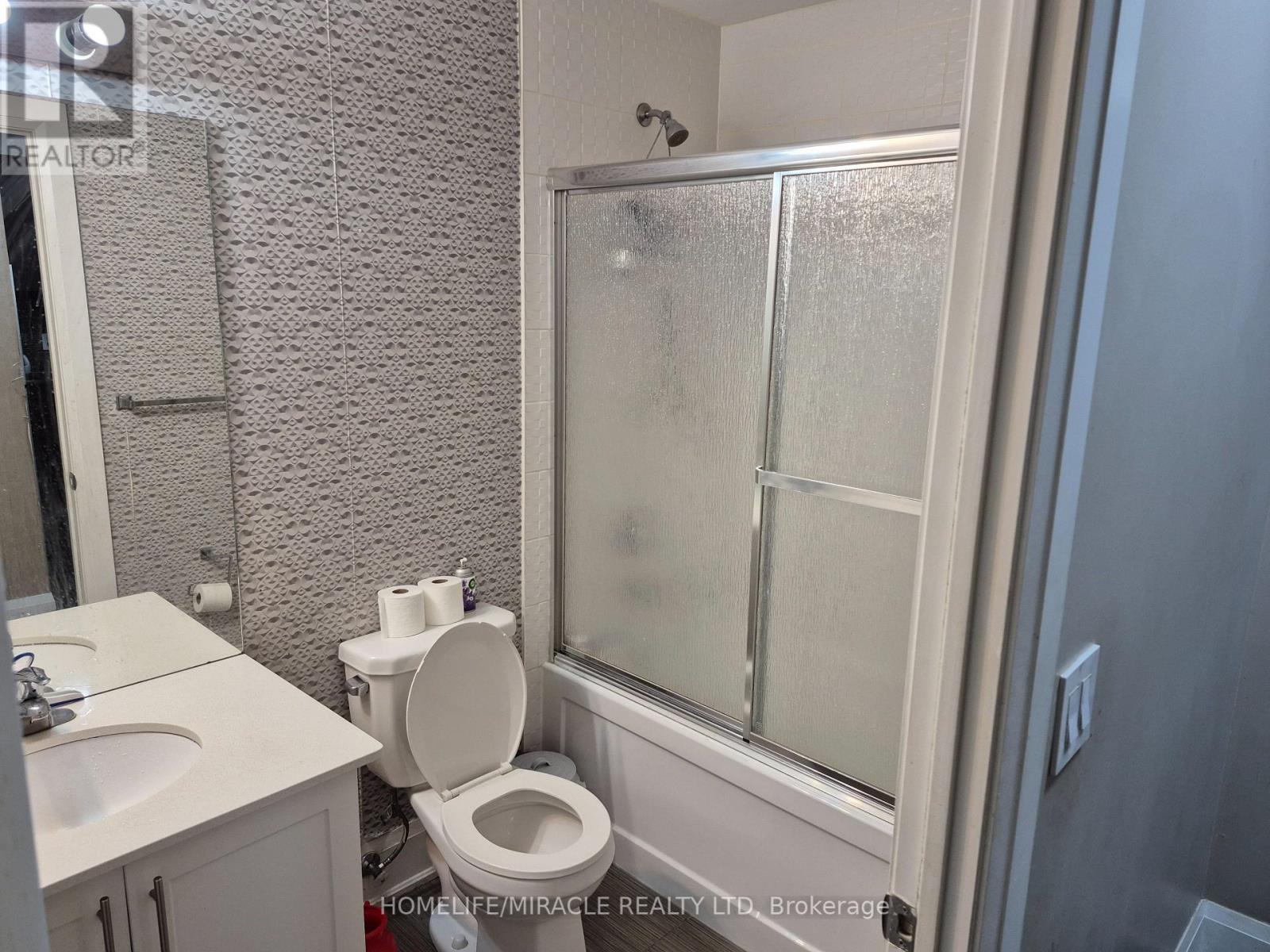 209 - 45 Yorkland Boulevard, Brampton, Ontario  L6P 4B4 - Photo 10 - W12085107