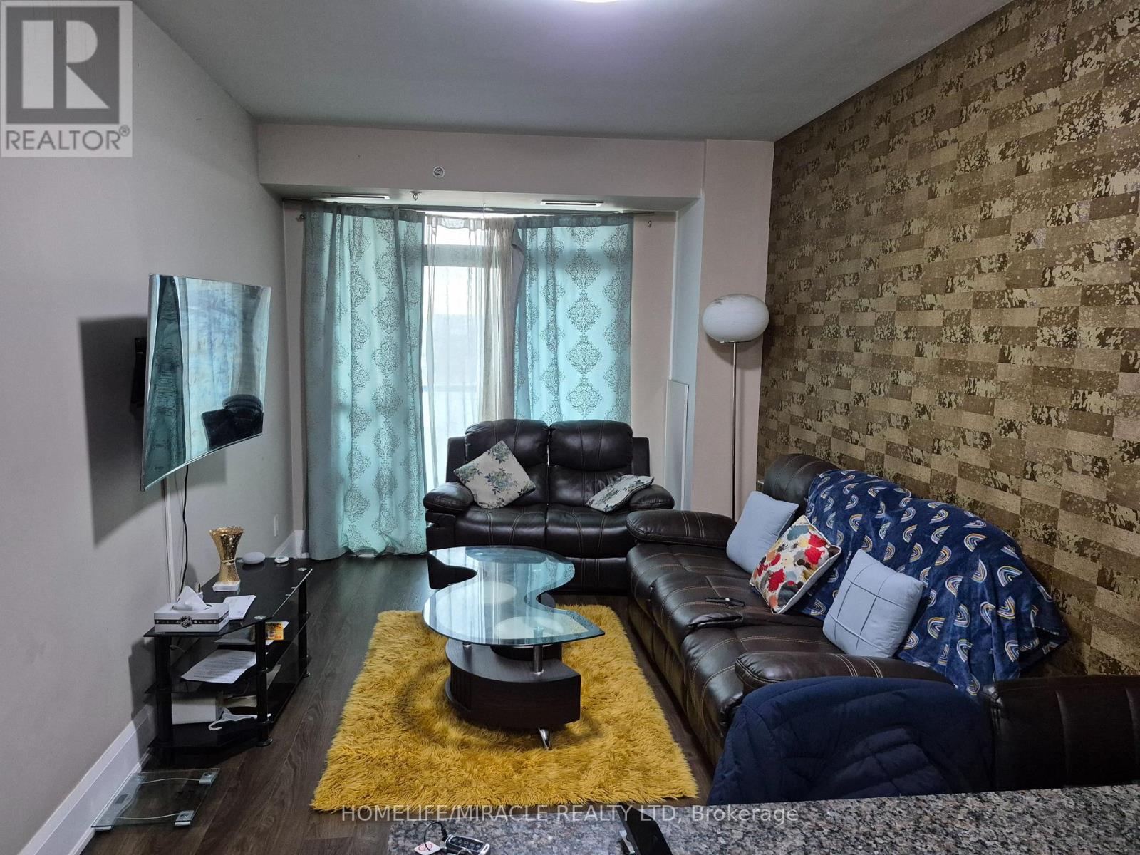 209 - 45 Yorkland Boulevard, Brampton, Ontario  L6P 4B4 - Photo 5 - W12085107