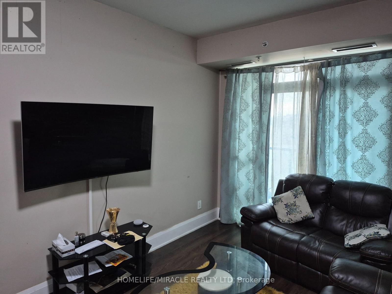 209 - 45 Yorkland Boulevard, Brampton, Ontario  L6P 4B4 - Photo 6 - W12085107