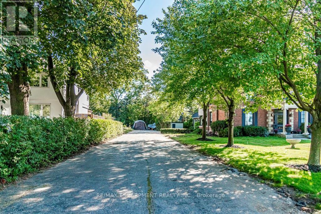 182 Concession Street, Hamilton, Ontario  L9A 1A8 - Photo 3 - X12085108