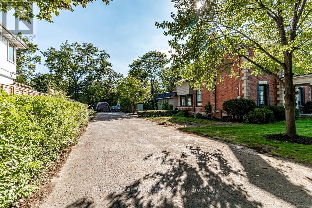 182 Concession Street, Hamilton, Ontario  L9A 1A8 - Photo 4 - X12085108