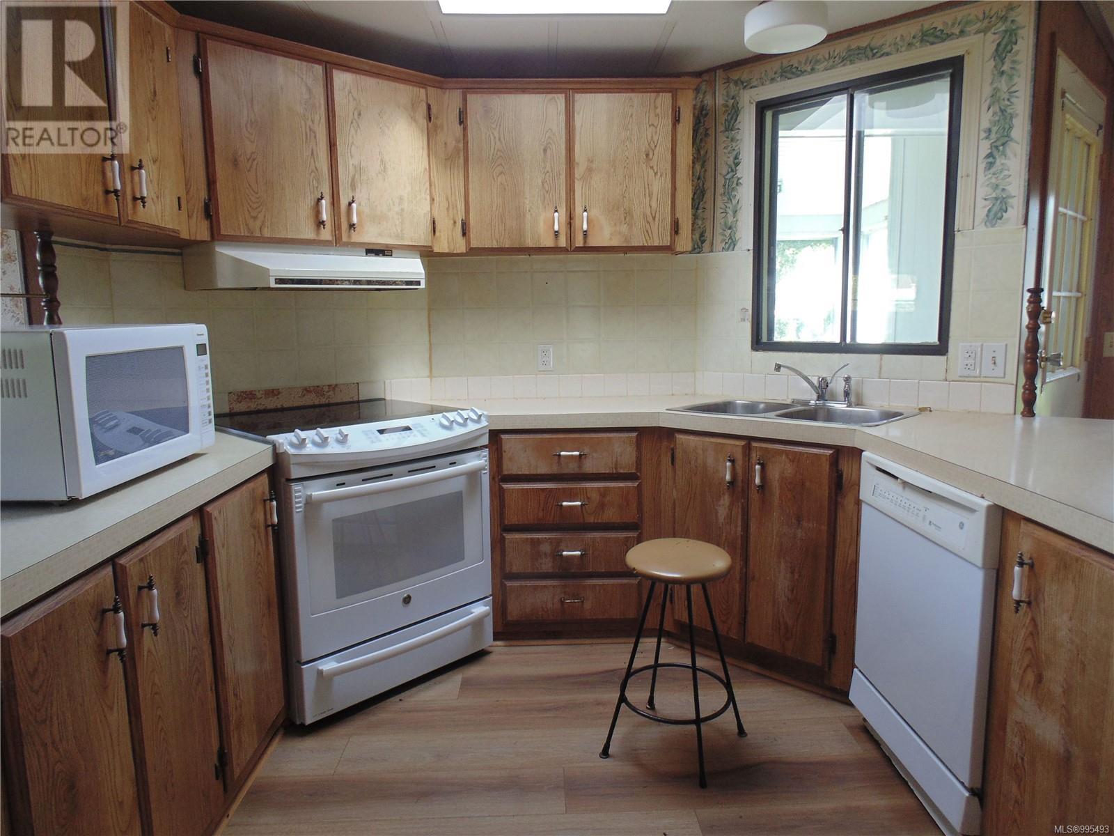 Property at 32 1572 Seabird Rd image 5