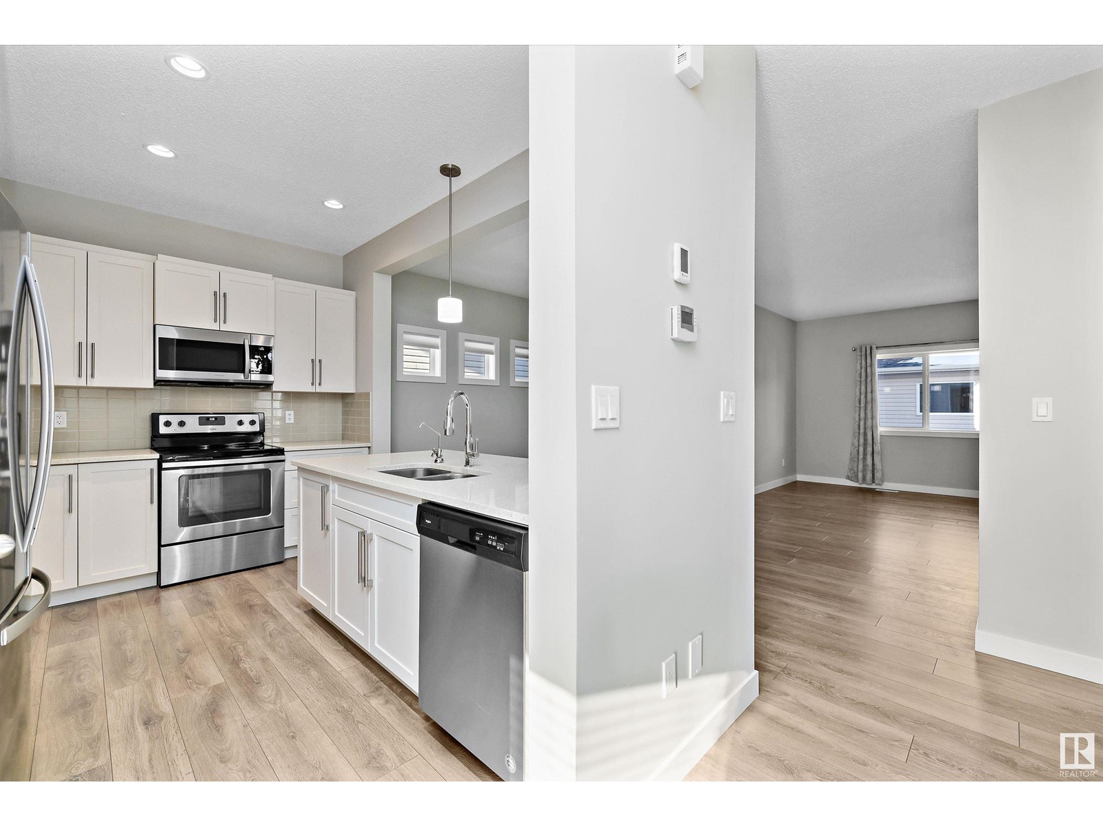 Property at 18119 76 ST NW image 2