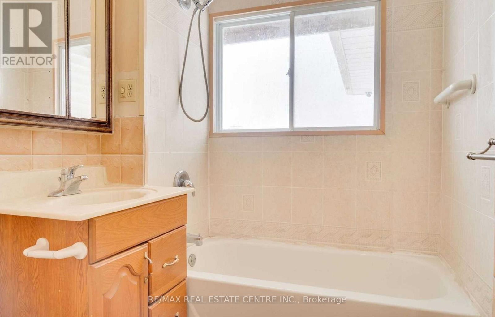 13924 Kennedy Road, Caledon, Ontario  L7C 2H3 - Photo 7 - W12081613