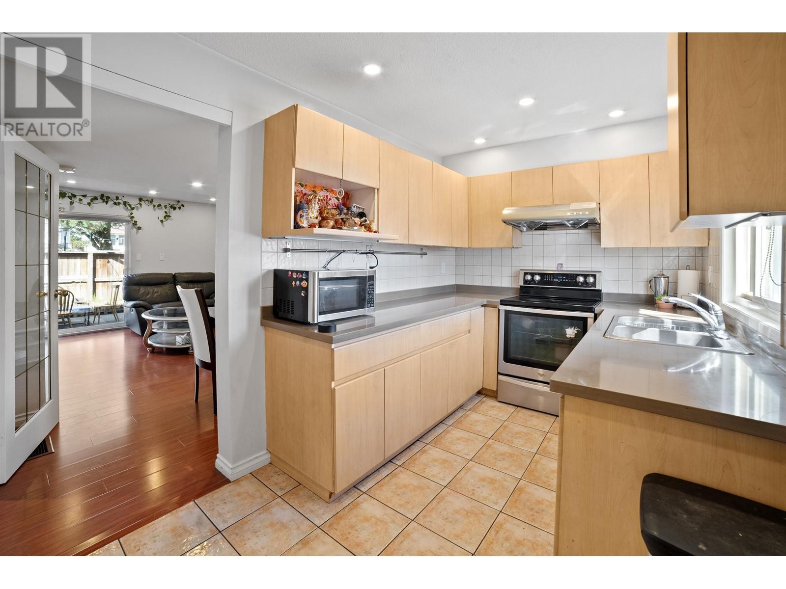 Property at 2 3558 E 49TH AVENUE image 3