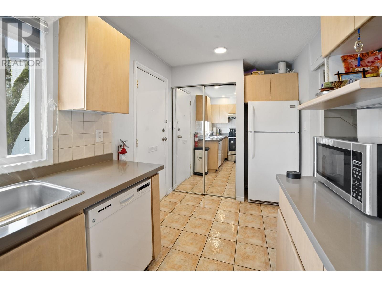 Property at 2 3558 E 49TH AVENUE image 4