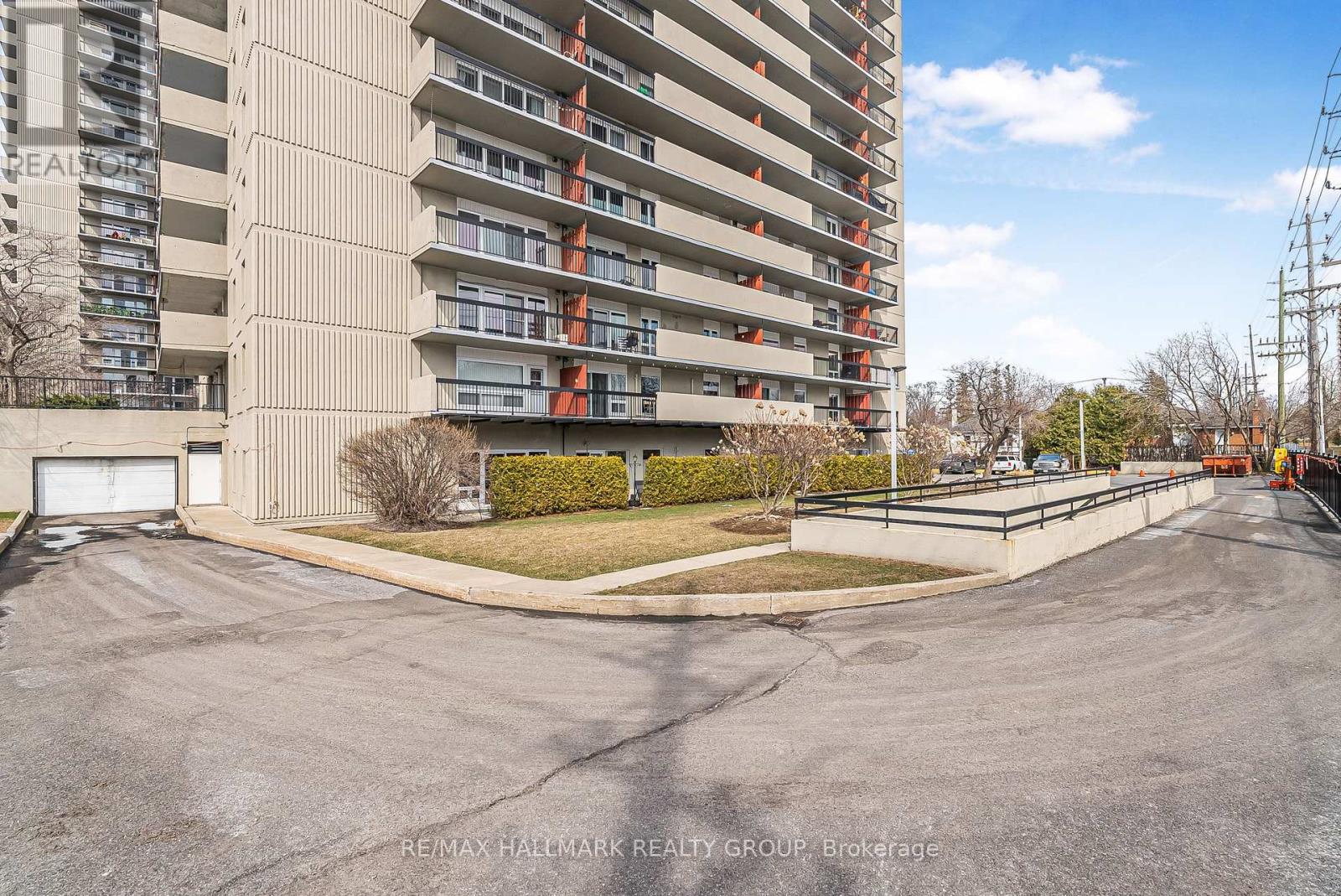 Property at 1409 - 158 C MCARTHUR AVENUE image 2