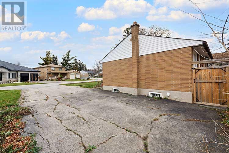 41-B Hurricane Avenue, Vaughan, Ontario  L4L 1V5 - Photo 5 - N12085165