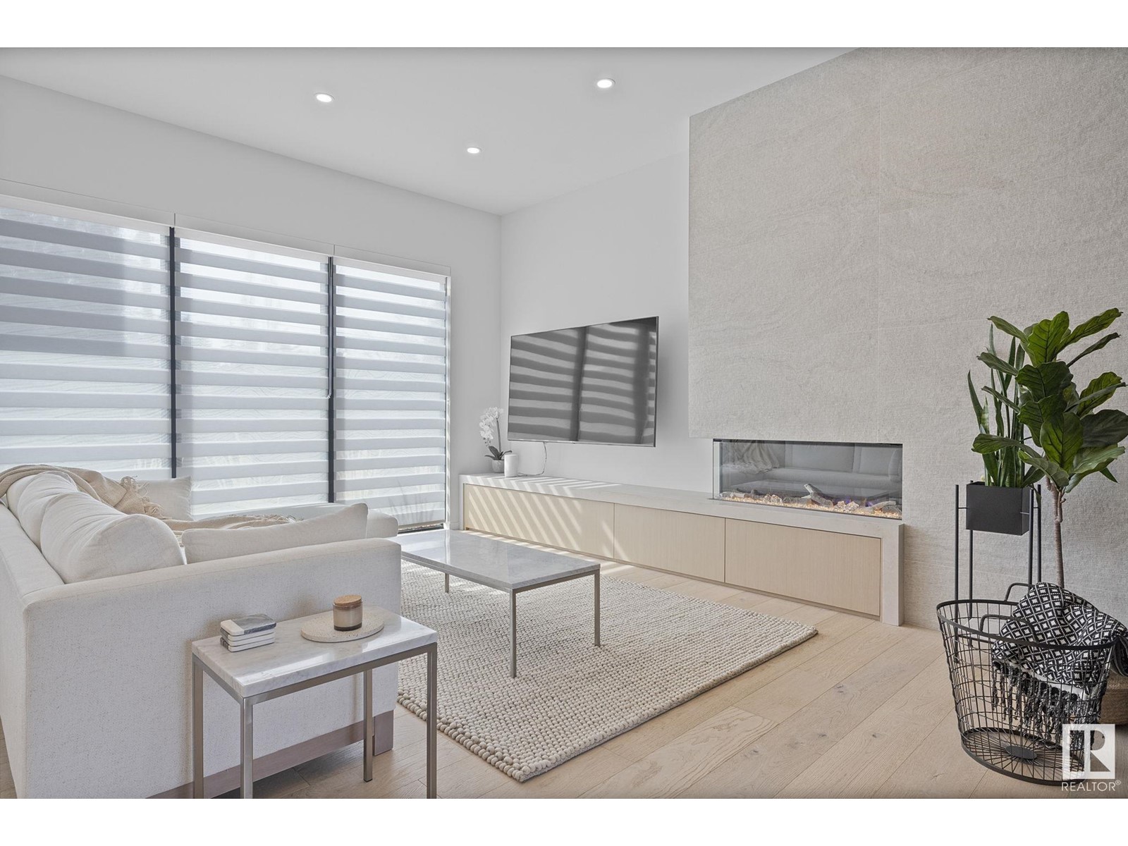 Property at 13807 88 AV NW image 3