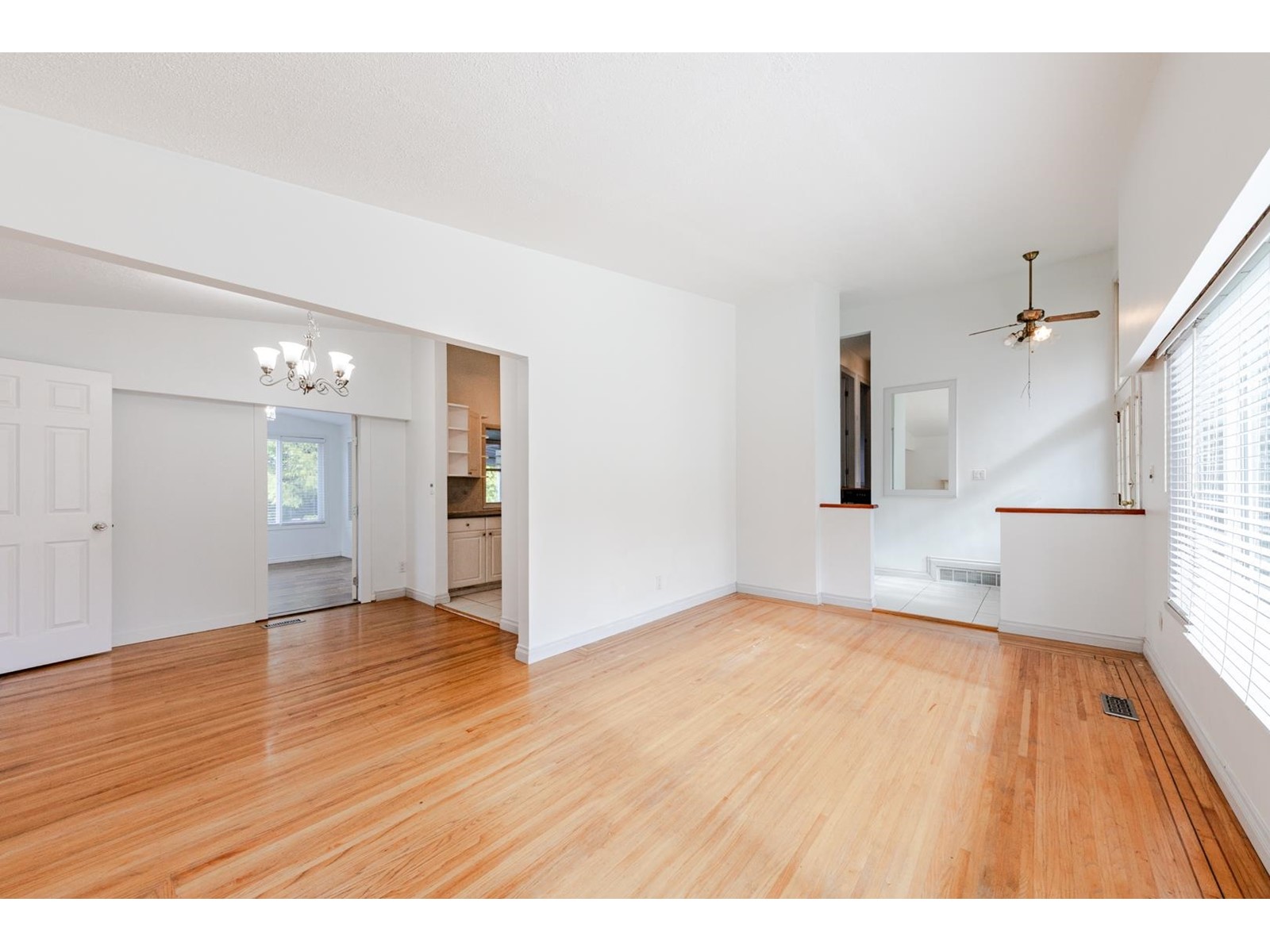 11411 Loughren Drive, Surrey, British Columbia  V3R 4Z5 - Photo 8 - R2990515