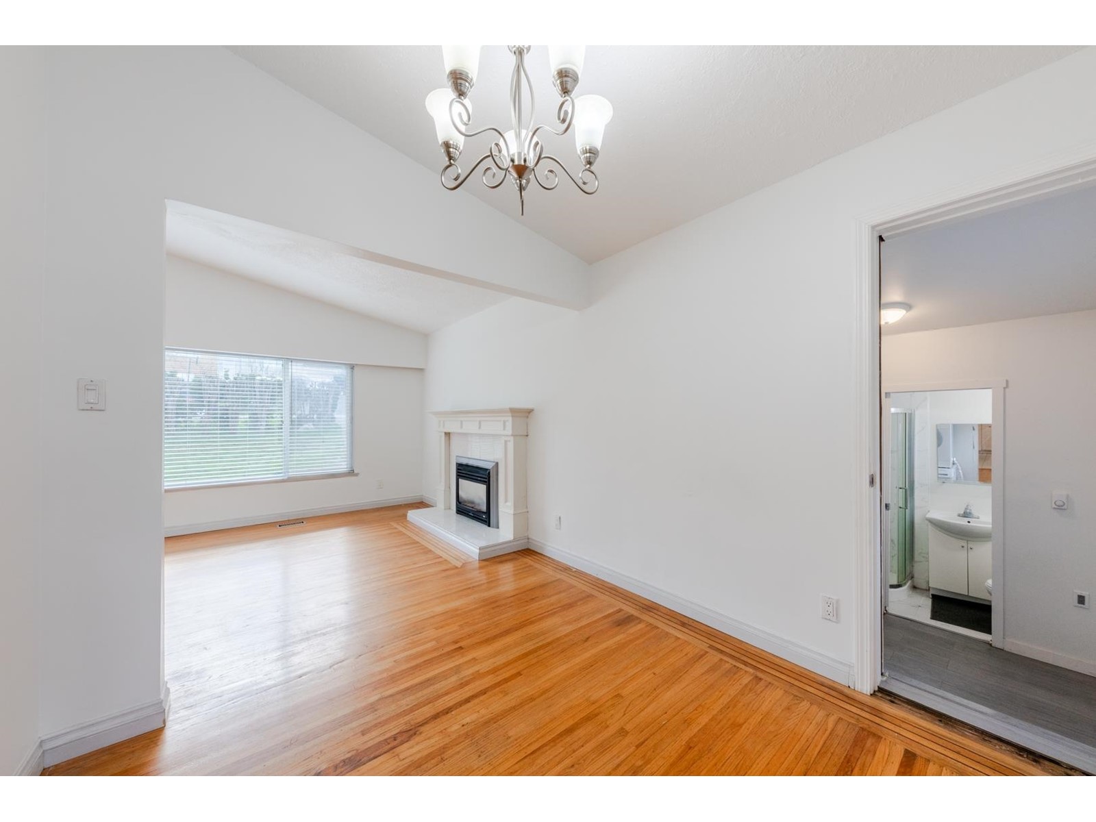 11411 Loughren Drive, Surrey, British Columbia  V3R 4Z5 - Photo 11 - R2990515