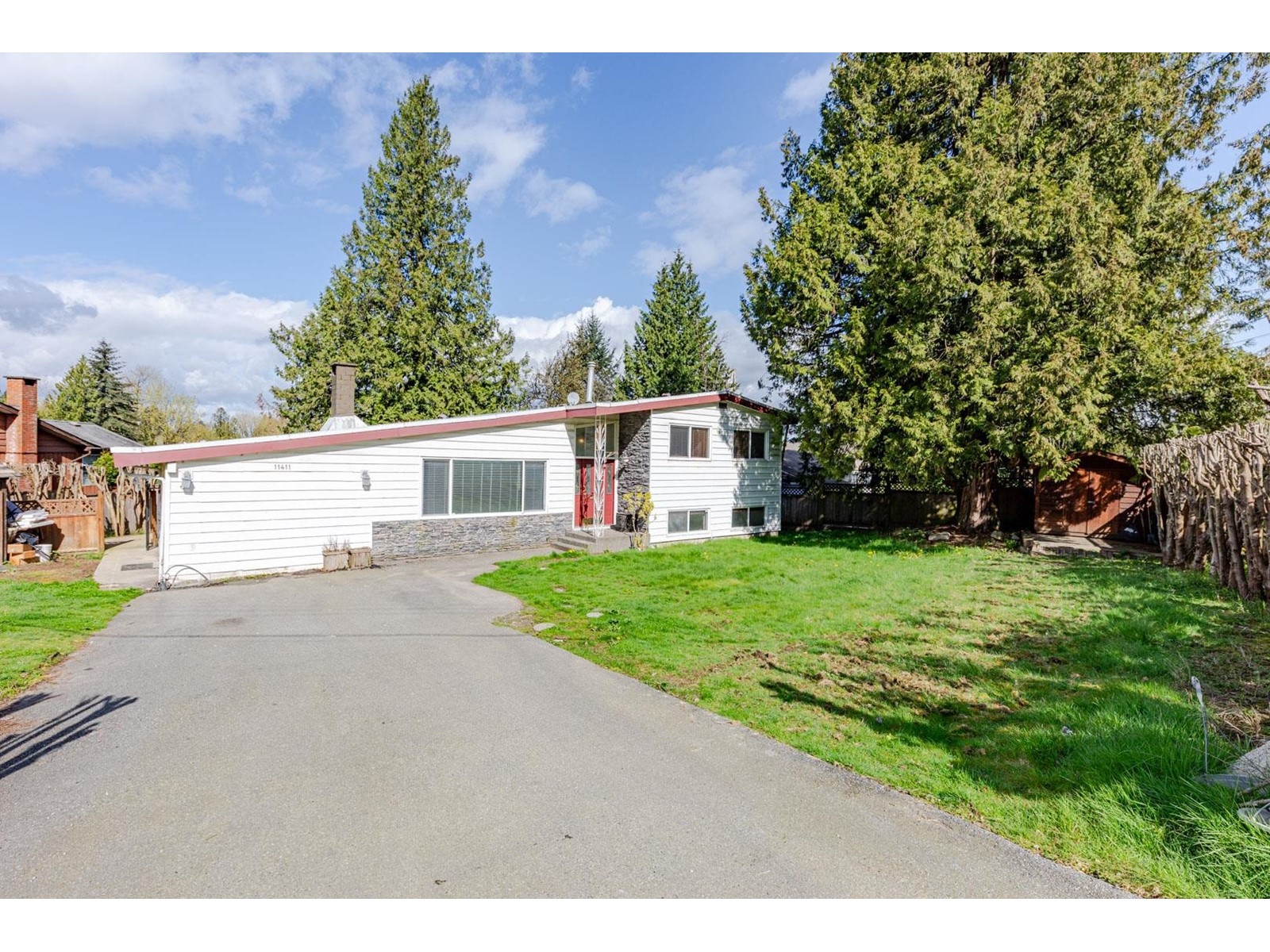 11411 Loughren Drive, Surrey, British Columbia  V3R 4Z5 - Photo 3 - R2990515