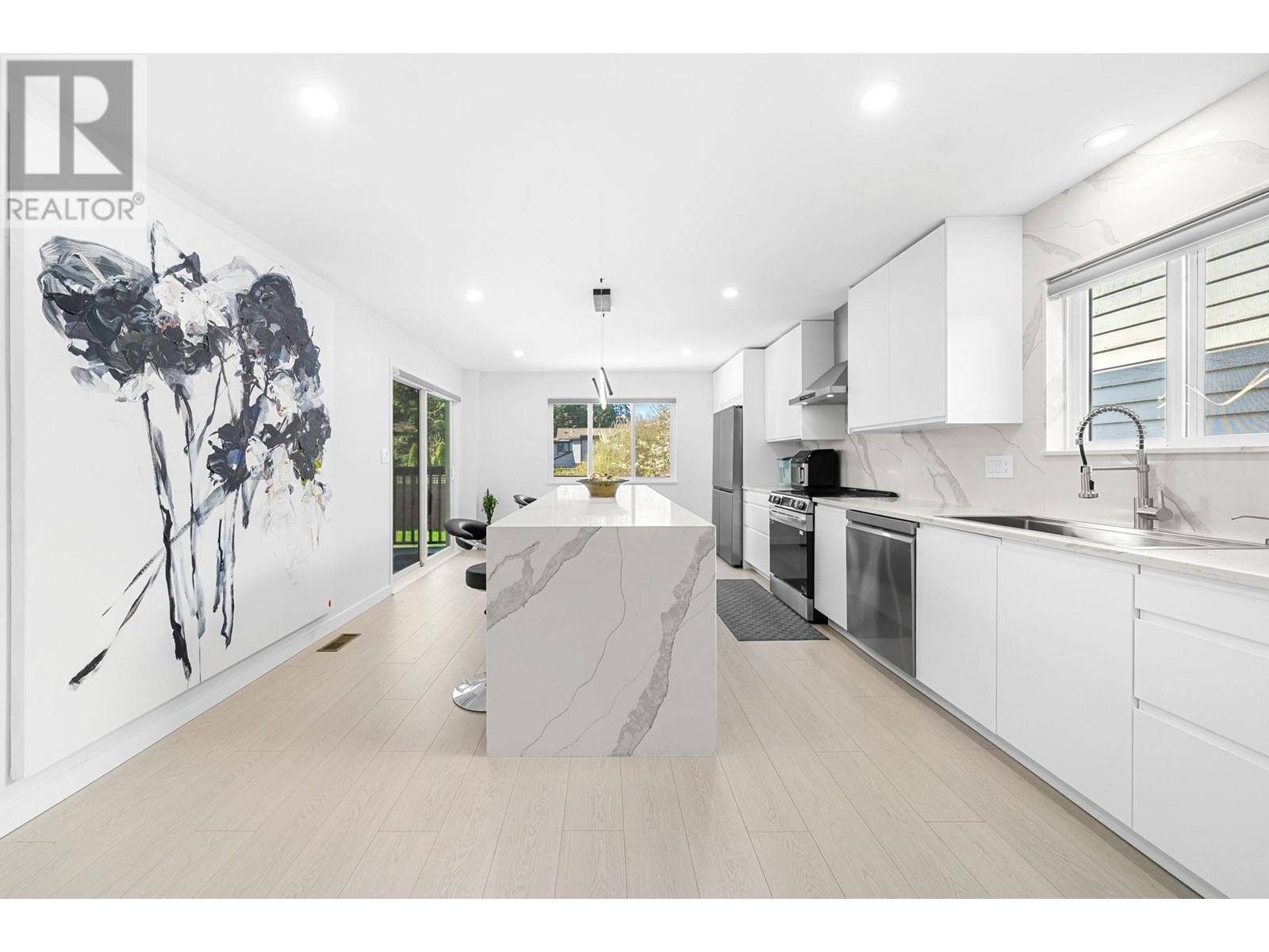 2045 Kirkstone Road, North Vancouver, British Columbia  V7J 3M9 - Photo 3 - R2990407