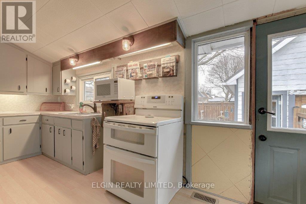 Photo 20 of 48 for 285 Ross Street