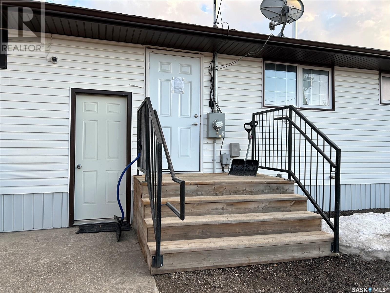 208 Central Street W, Warman, Saskatchewan  S0K 0A1 - Photo 2 - SK000043