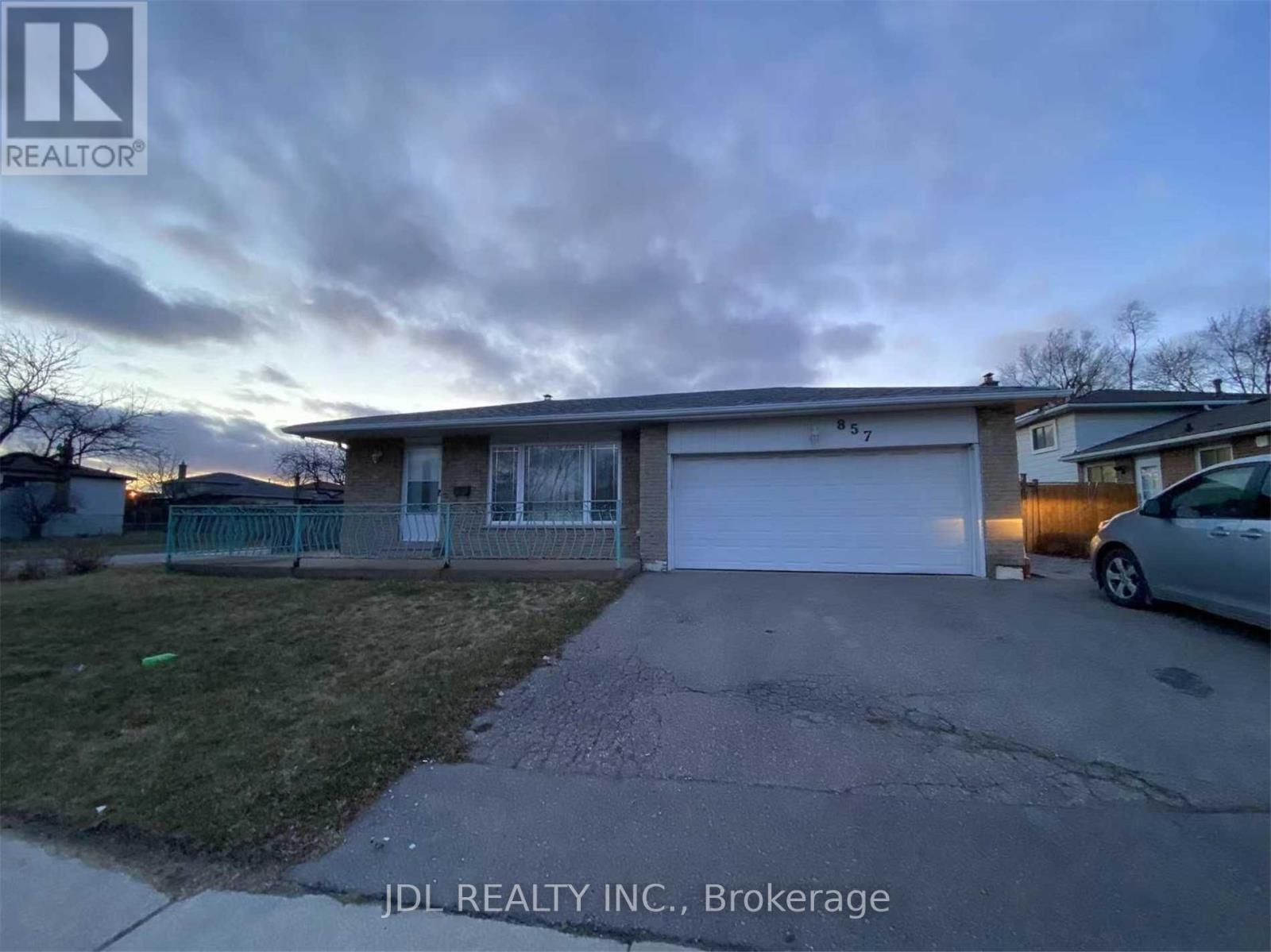 Lower - 857 Westlock Road, Mississauga, Ontario  L5C 1K7 - Photo 1 - W12085231