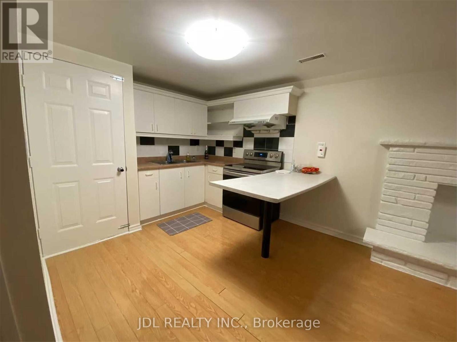 Lower - 857 Westlock Road, Mississauga, Ontario  L5C 1K7 - Photo 2 - W12085231