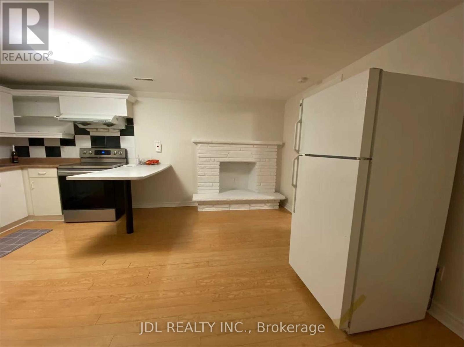 Lower - 857 Westlock Road, Mississauga, Ontario  L5C 1K7 - Photo 3 - W12085231