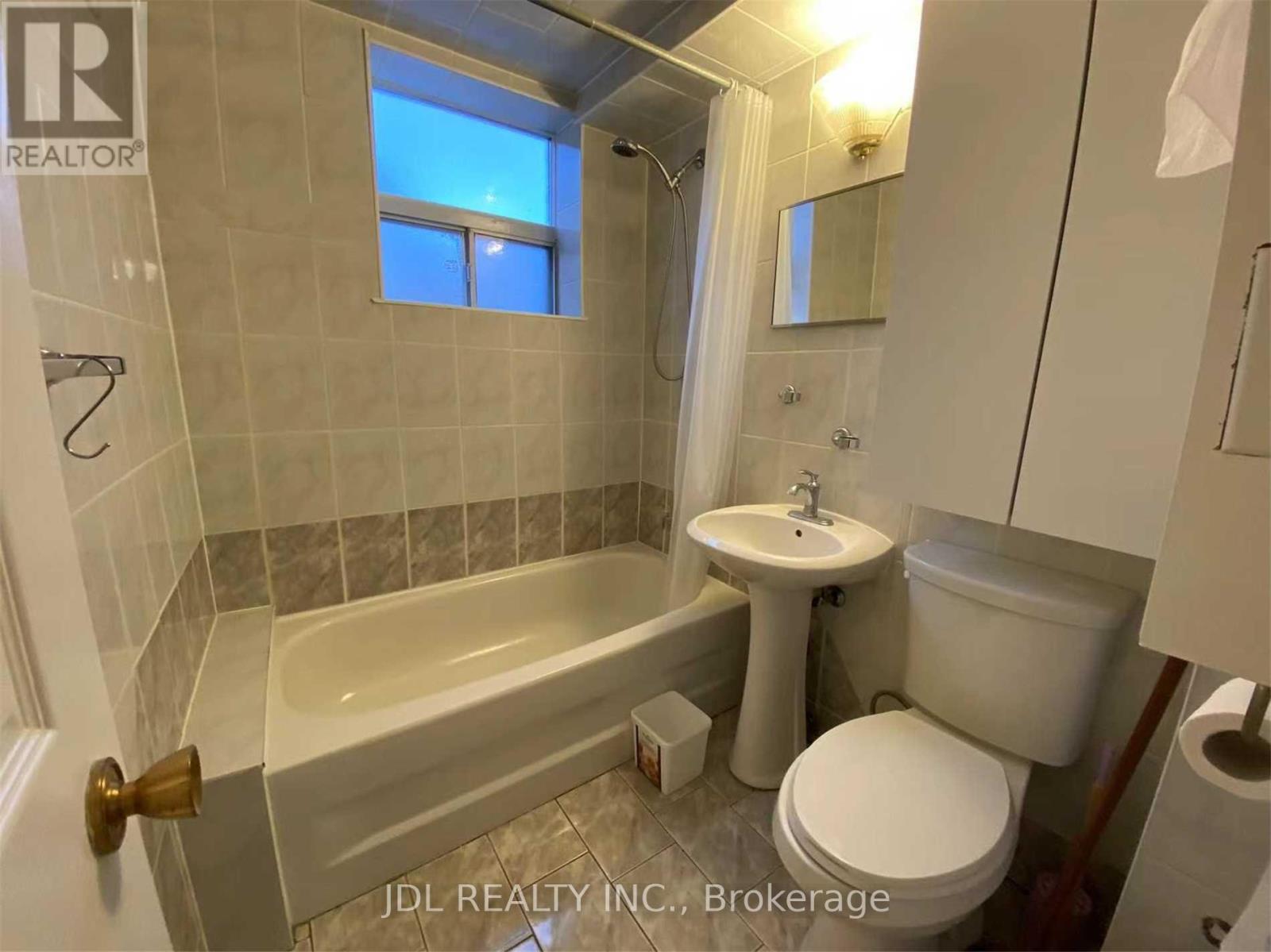 Lower - 857 Westlock Road, Mississauga, Ontario  L5C 1K7 - Photo 6 - W12085231