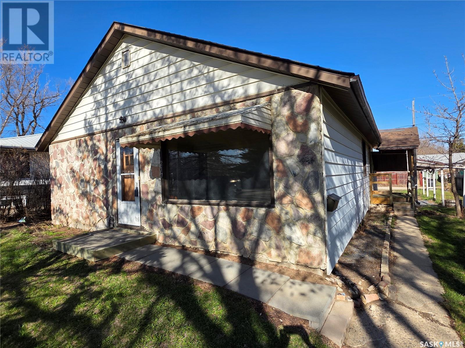217 9th AVENUE NW, Swift Current, Saskatchewan
