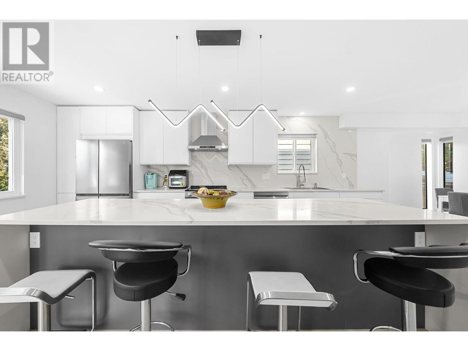 Property at 2045 KIRKSTONE ROAD image 4