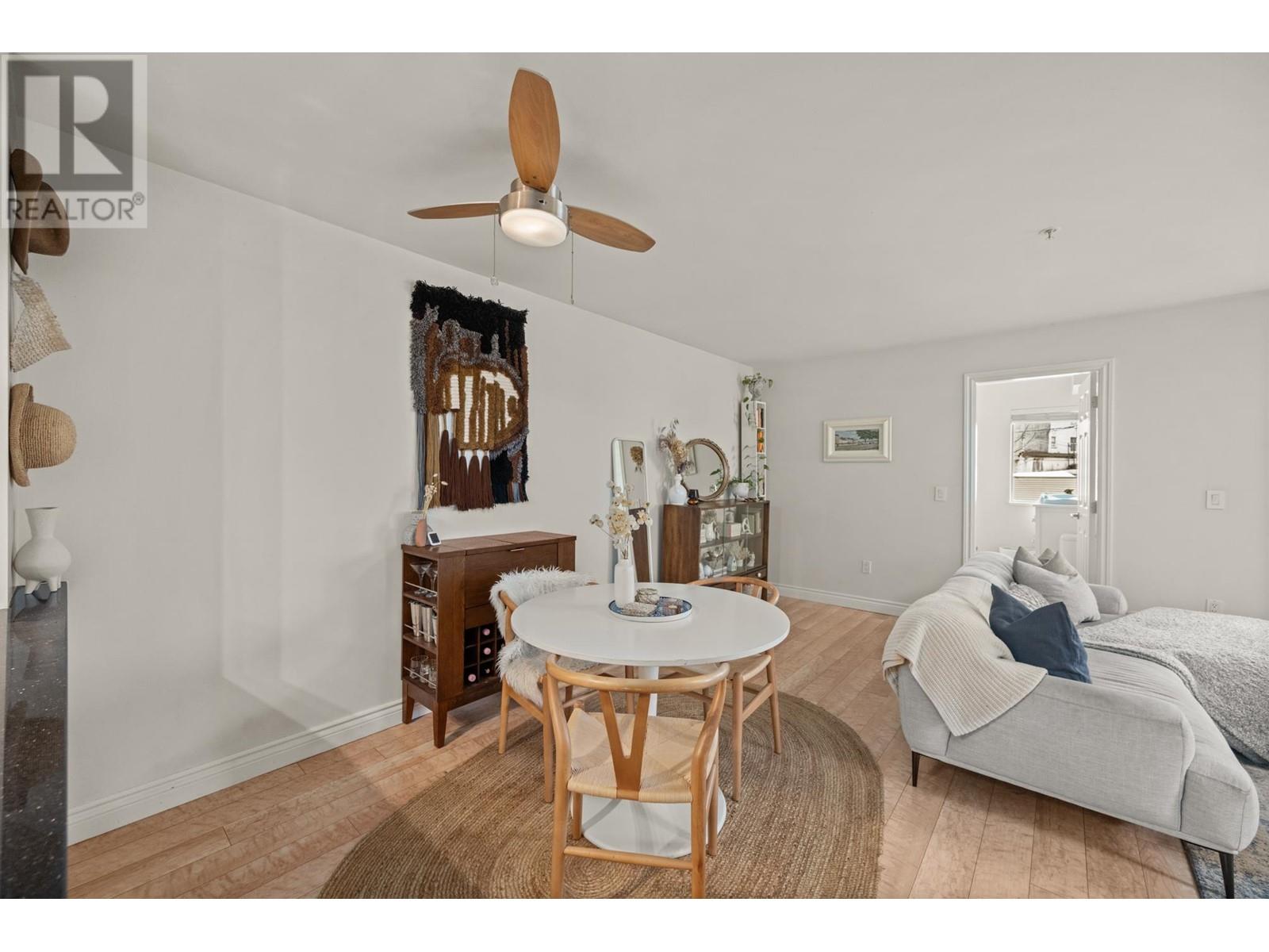 Listing Picture 10 of 33 : 206 688 E 16TH AVENUE, Vancouver / 溫哥華 - 魯藝地產 Yvonne Lu Group - MLS Medallion Club Member