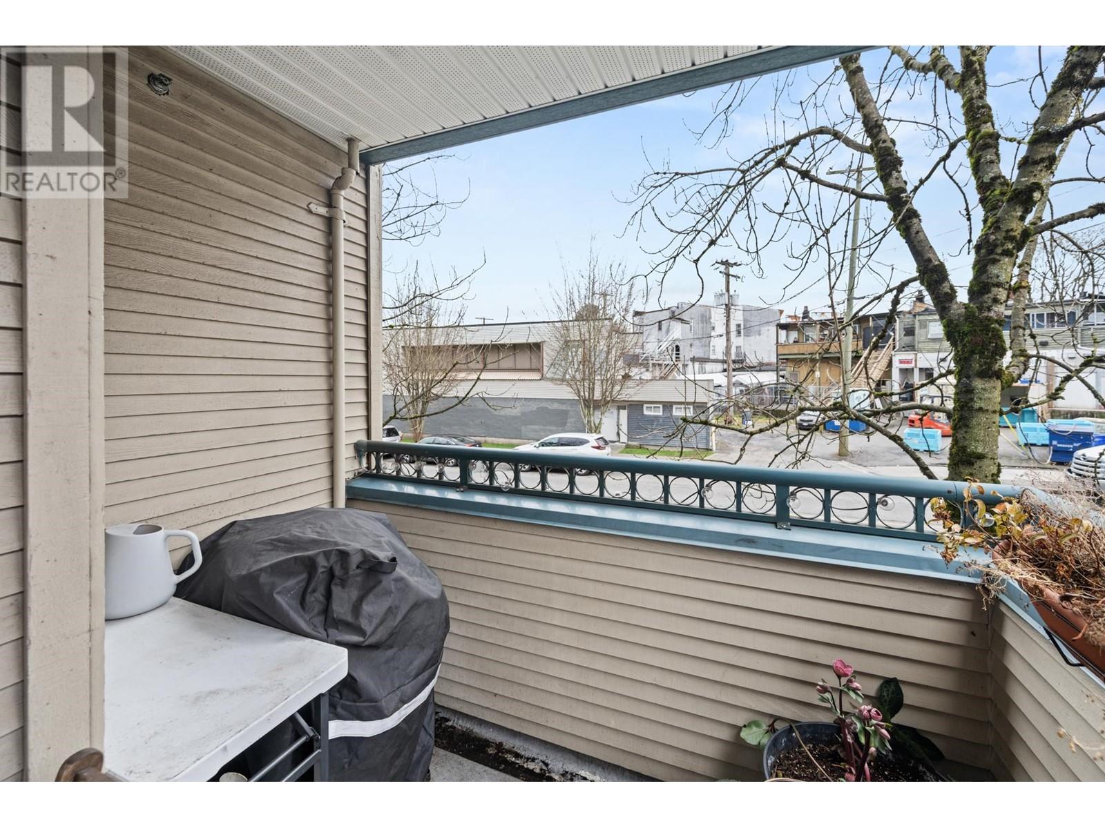 Listing Picture 26 of 33 : 206 688 E 16TH AVENUE, Vancouver / 溫哥華 - 魯藝地產 Yvonne Lu Group - MLS Medallion Club Member