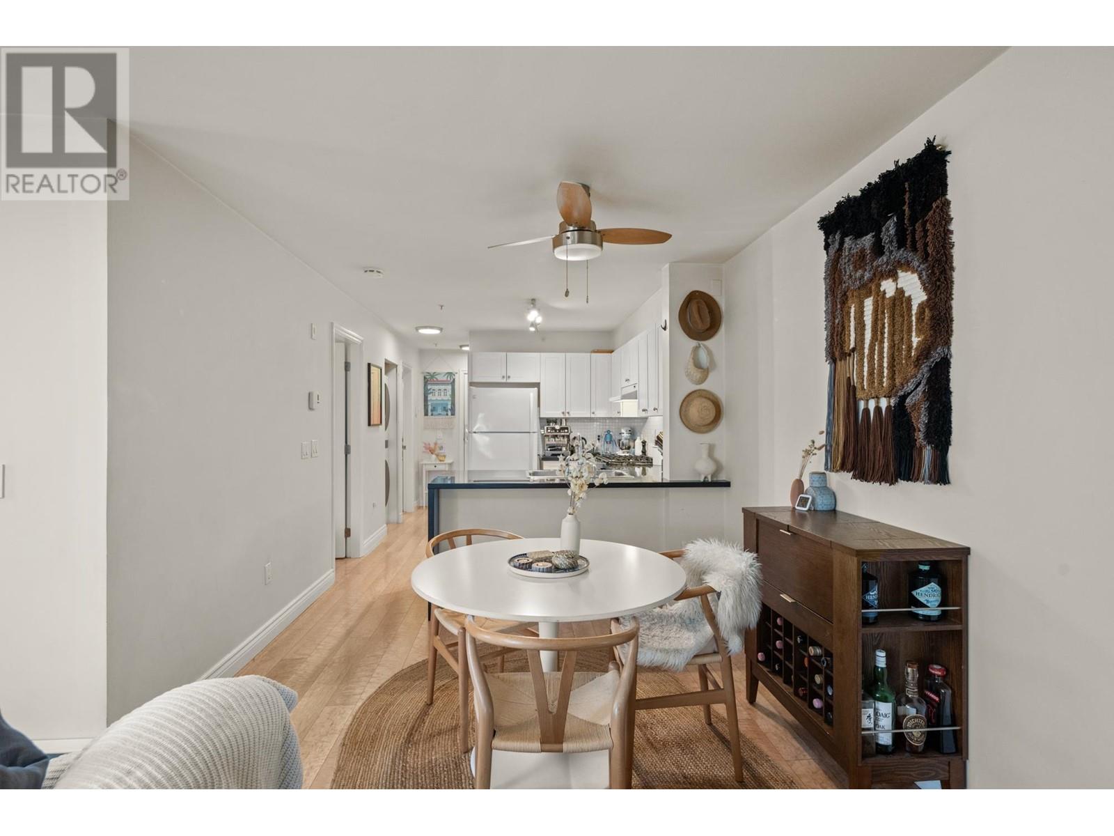 Listing Picture 11 of 33 : 206 688 E 16TH AVENUE, Vancouver / 溫哥華 - 魯藝地產 Yvonne Lu Group - MLS Medallion Club Member