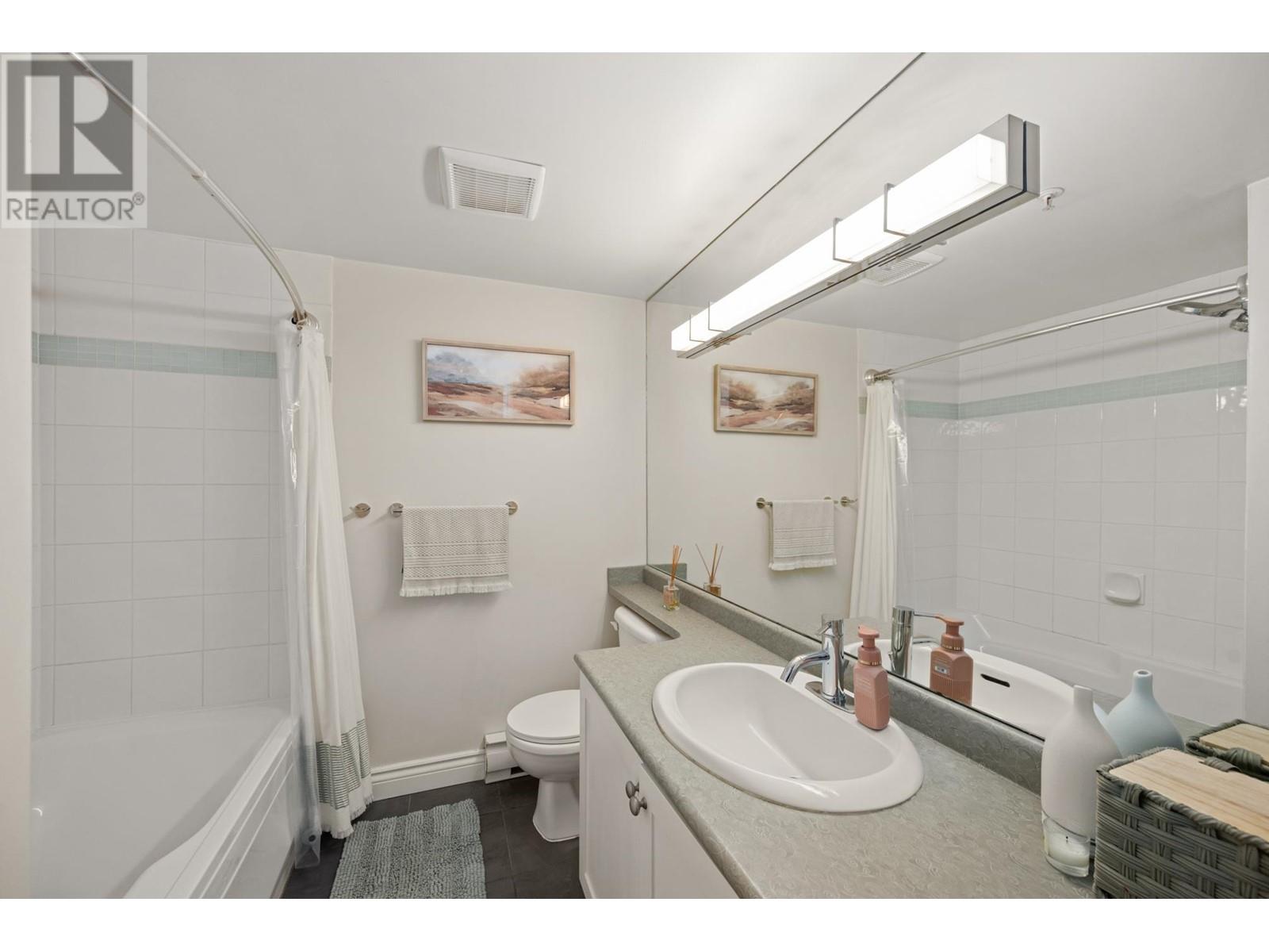 Listing Picture 23 of 33 : 206 688 E 16TH AVENUE, Vancouver / 溫哥華 - 魯藝地產 Yvonne Lu Group - MLS Medallion Club Member