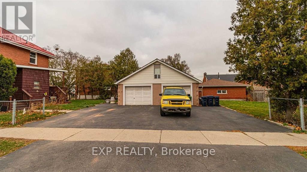 655 Browns Line, Toronto, Ontario  M8W 3V7 - Photo 11 - W12085232