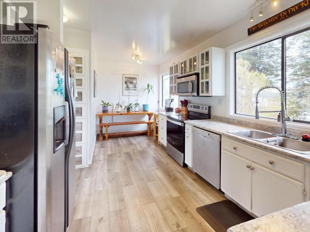 Property at 3433 SELKIRK AVE image 4