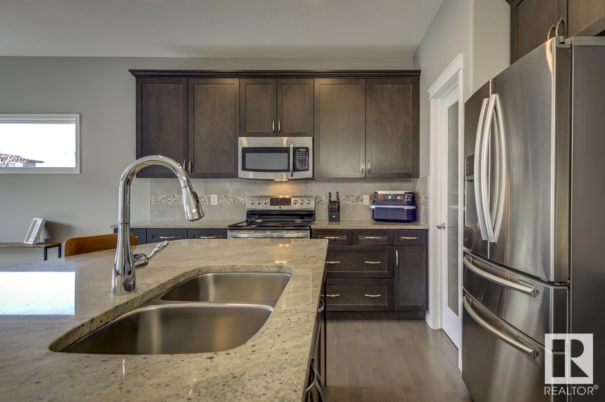 Property at 6 EASTVIEW ST N image 2