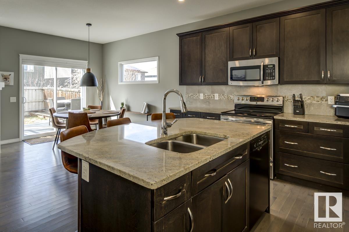 Property at 6 EASTVIEW ST N image 3